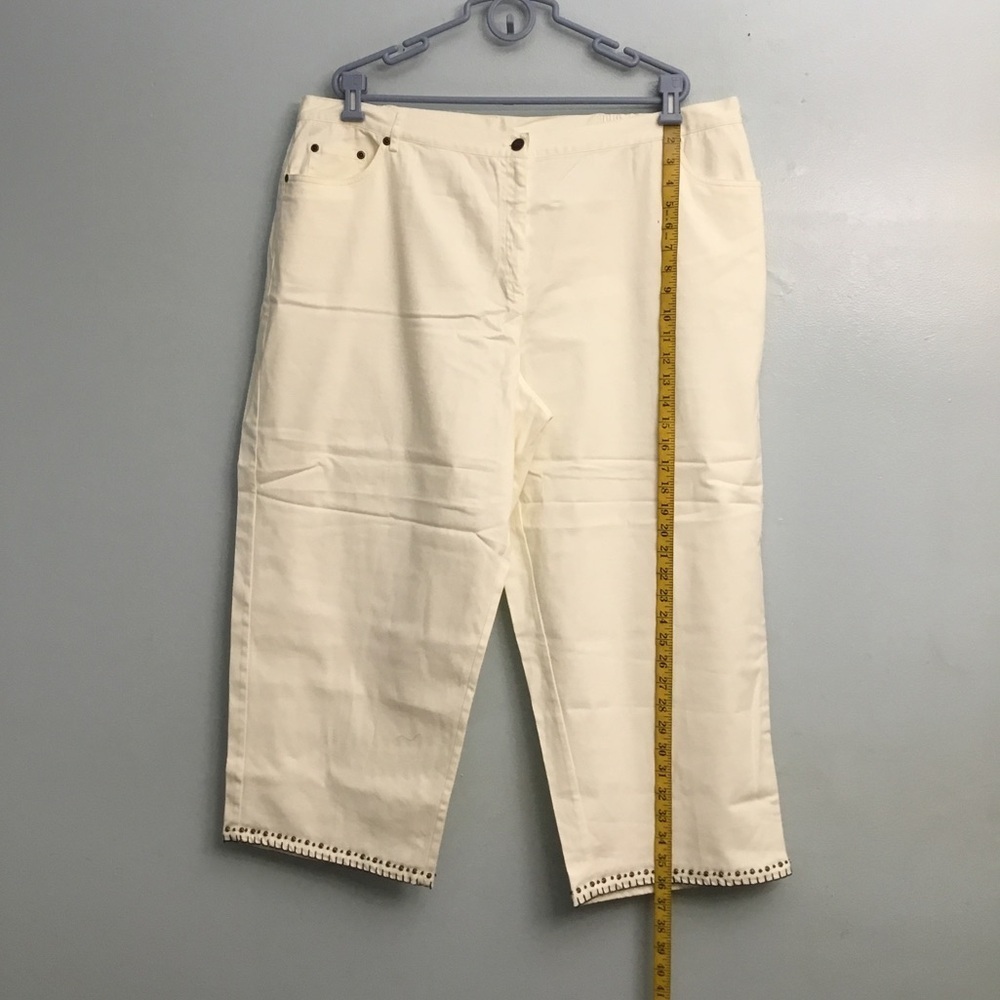 Ruby Rd. Women's Cropped Cream Jeans